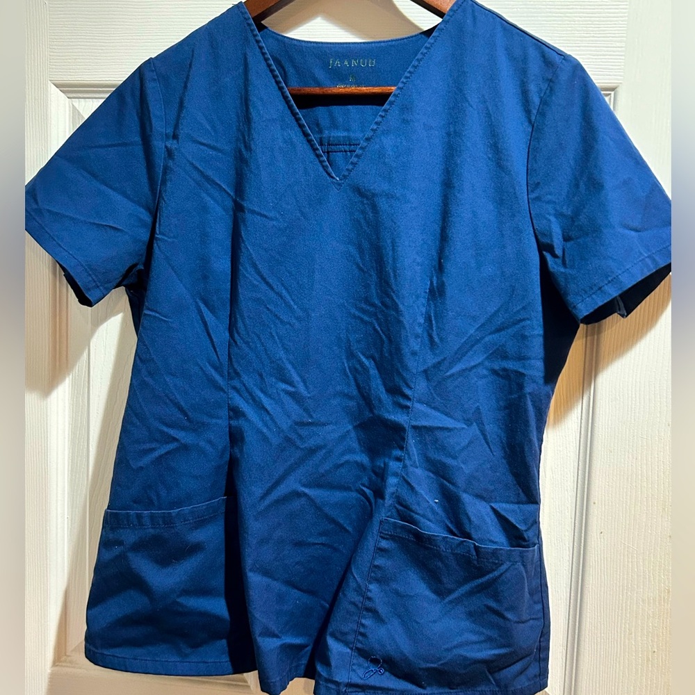 M Jaanuu Expanding Scrub Top